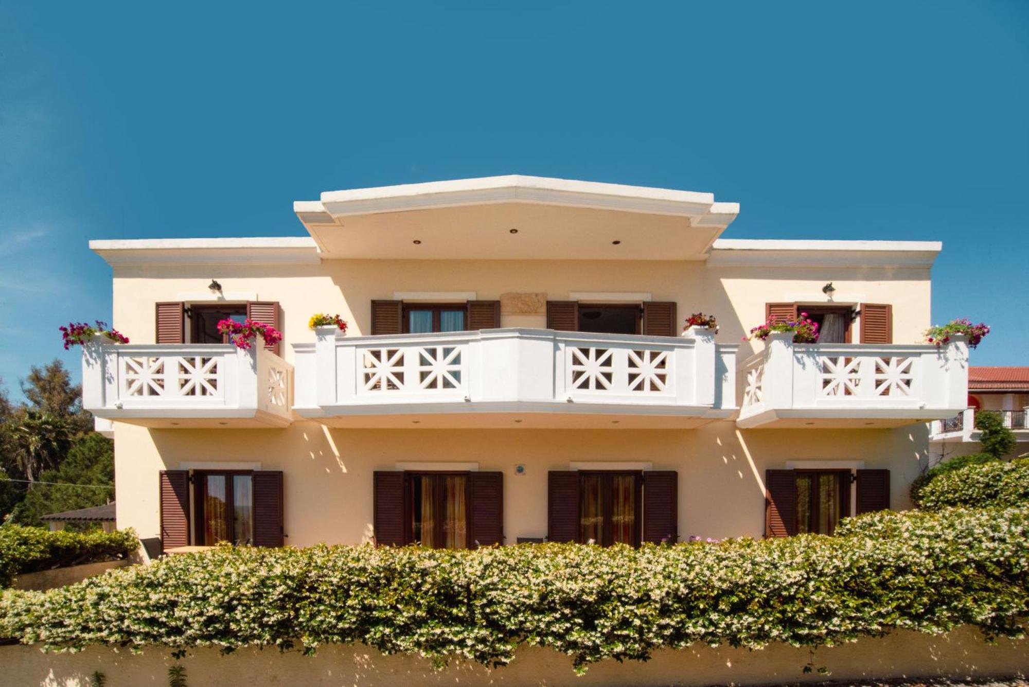 Angelique Apartments Agios Georgios  Eksteriør billede